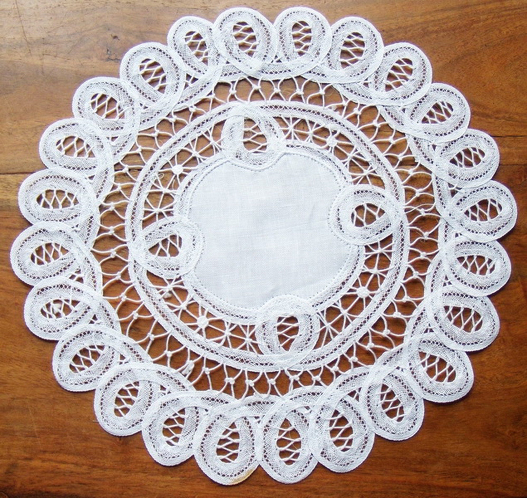 Napperons Dentelle Renaissance Brodé Main sur Lin Ronds De25 Les 2