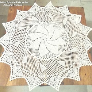 Hand-crocheted doily, centerpiece, French craftsmanship, creation by Sylvette Raisonnier, ecru, round, 55cm, crest