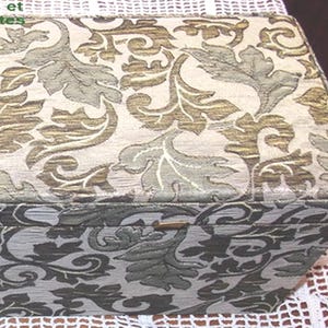 BOITE COFFRET BIJOUX capitonnée de brocart compartiments intérieurs et miroir moyen modèle   jade