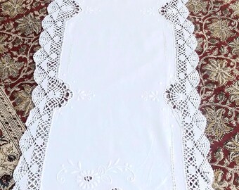 HAND-EMBROIDERED PLACEMAT bobbin lace point d'esprit Dinan White 31 x 68cm rectangular table runner