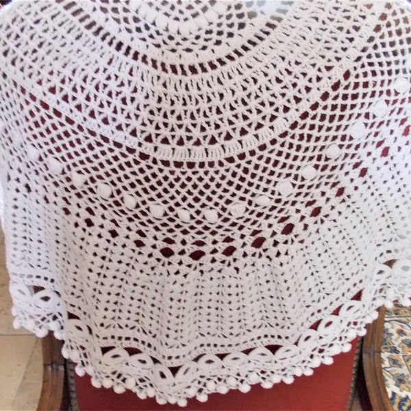 CHALE PELERINE CROCHET handgehäkelte französische Handwerkskunst für die Braut in Weiß erhältlich