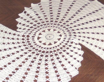 NAPPERON ROND CROCHETSYLVETTE RAISONNIER ARTISANAT