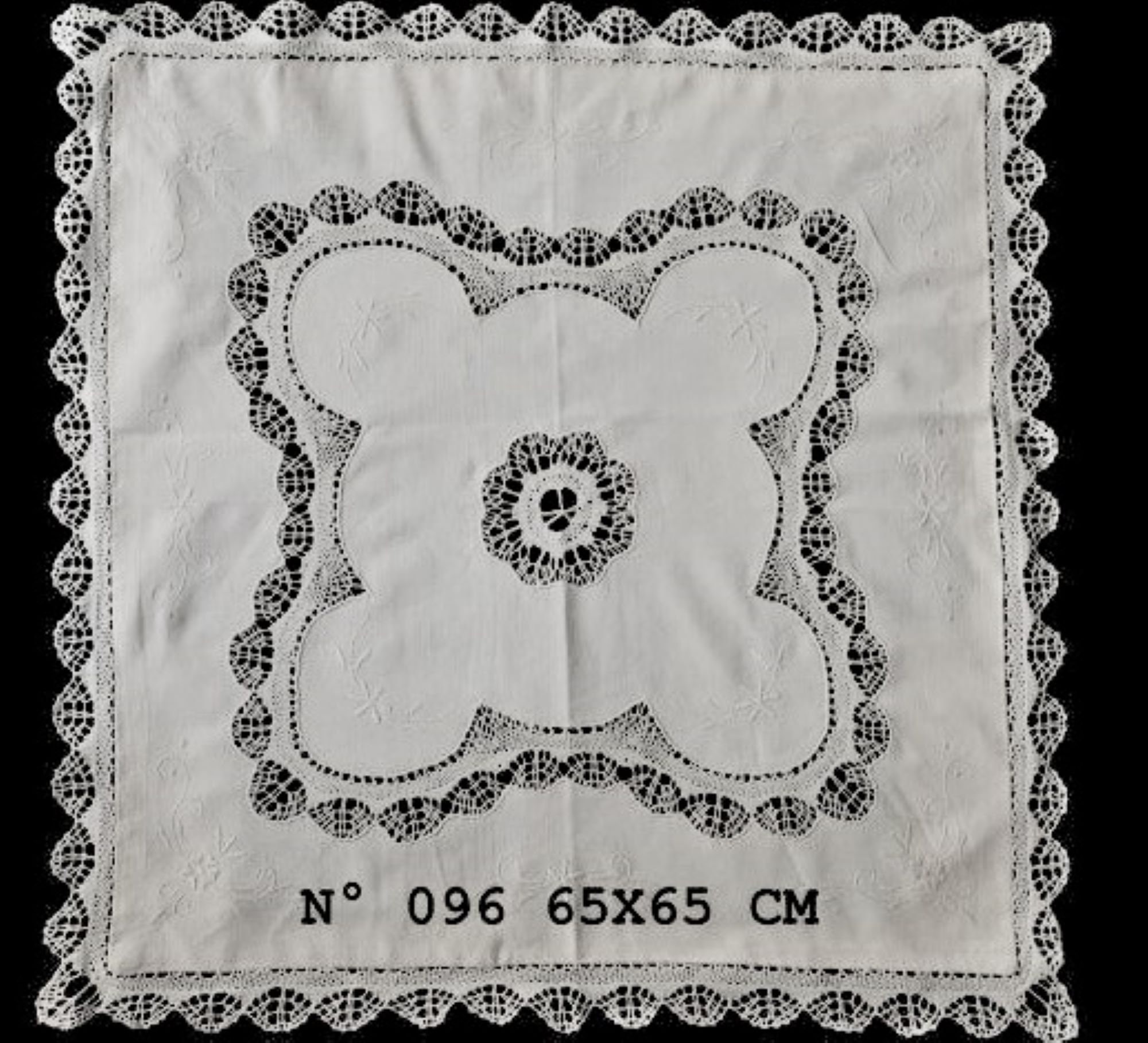 Taies d'oreiller Brodées Main Dentelle Aux Fuseaux Carrées Écrues de 65cm Lucie La Paire