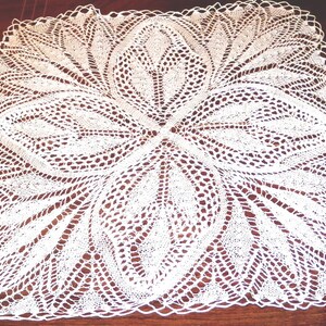 Hand-knitted art placemat, French craftsmanship, Sylvette creation, 40cm white square