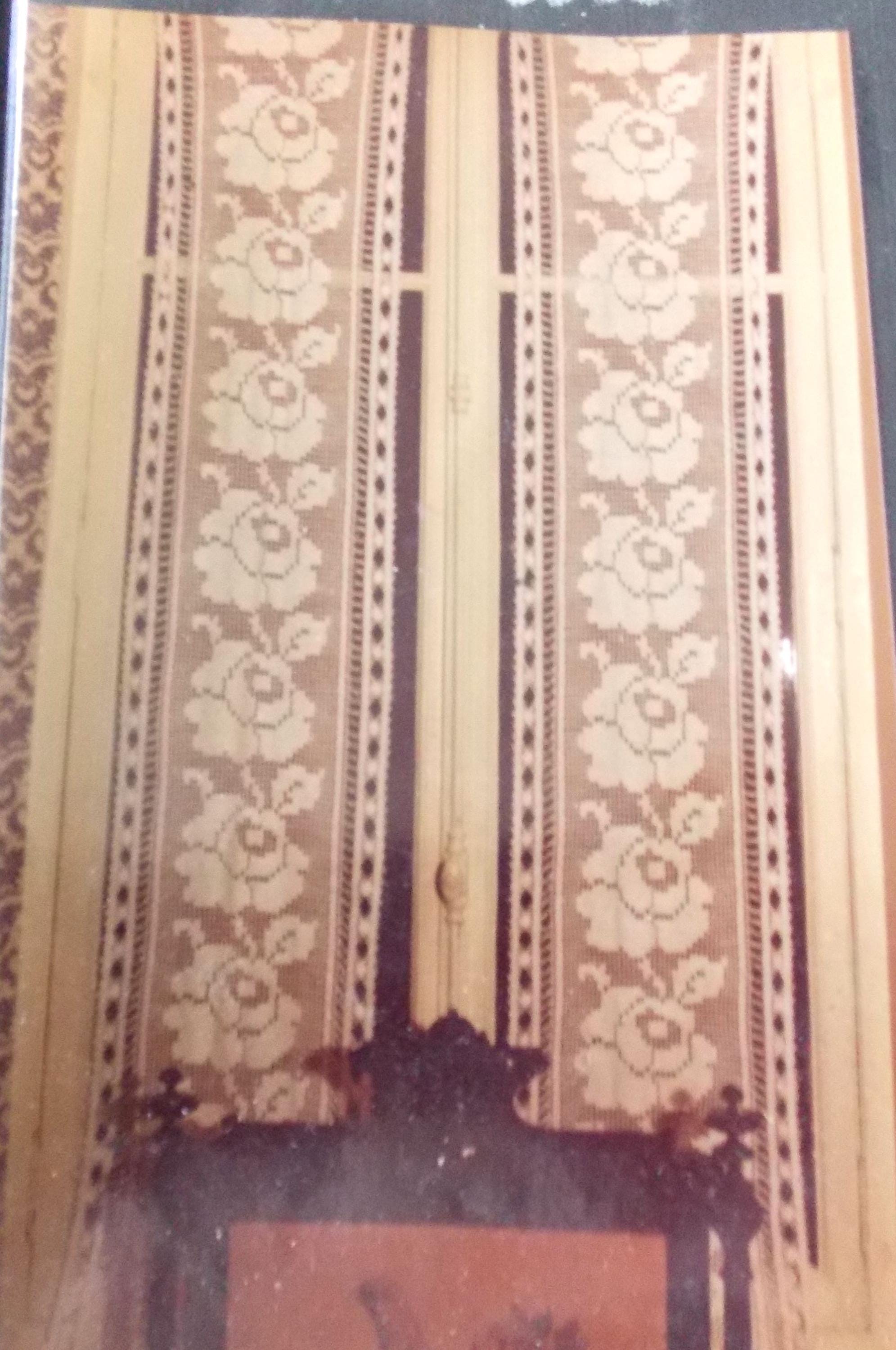 RIDEAU CROCHET MAIN ARTISANAT FRANCAIS POMPILLON 65x90 DISPONIBLE PROMO EUR 68,00 - FR