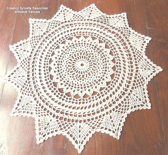 NAPPERON CROCHET d'ART CREATION SYLVETTE RAISONNIER ARTISANA