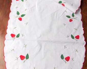 HAND-EMBROIDERED PLACEMAT STRAWBERRIES Oval 40x110 table runner super price