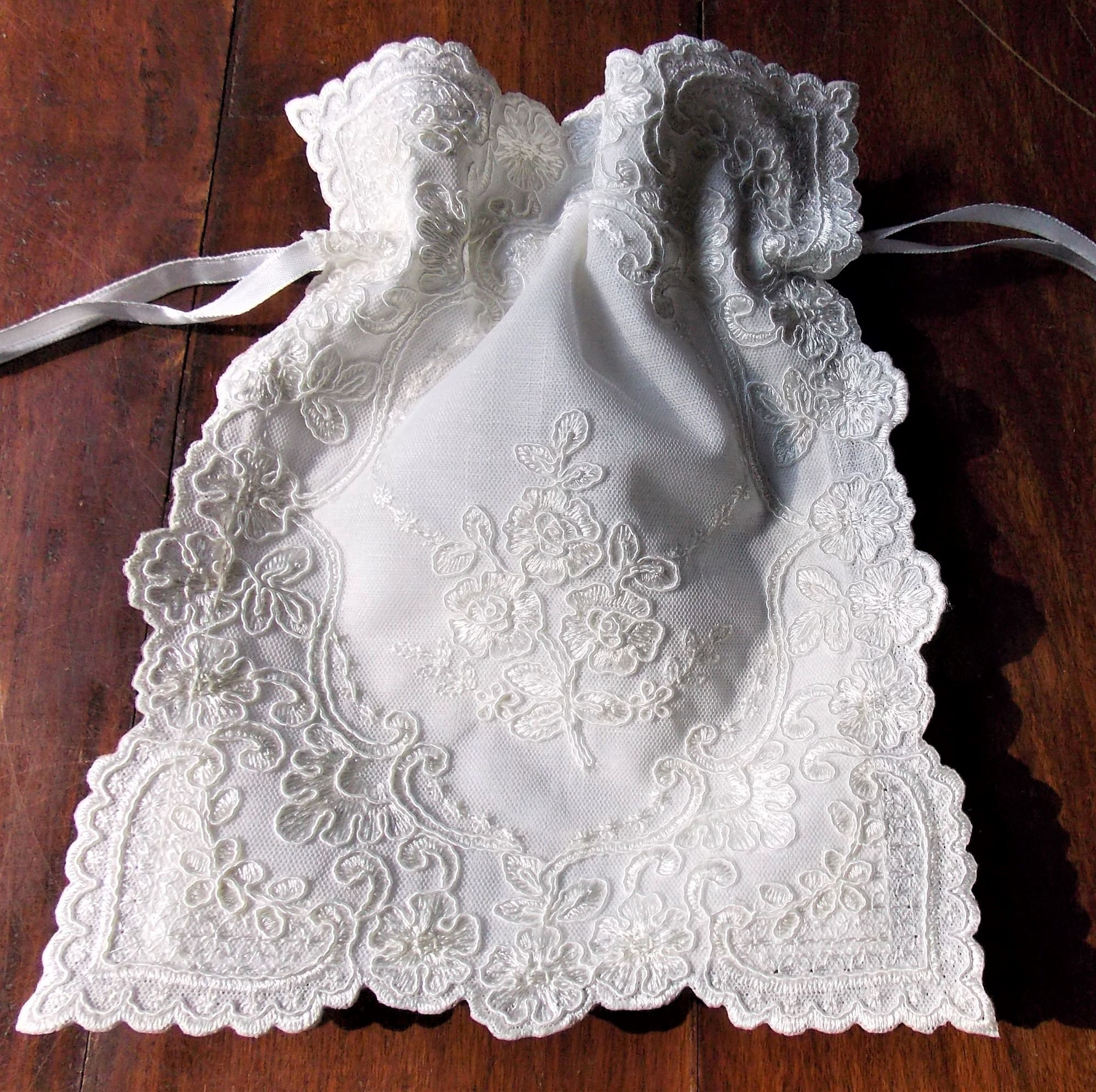 Sachet Brode sur Polyester Pour Senteurs ou Maquillages 15cmx 20 Infante