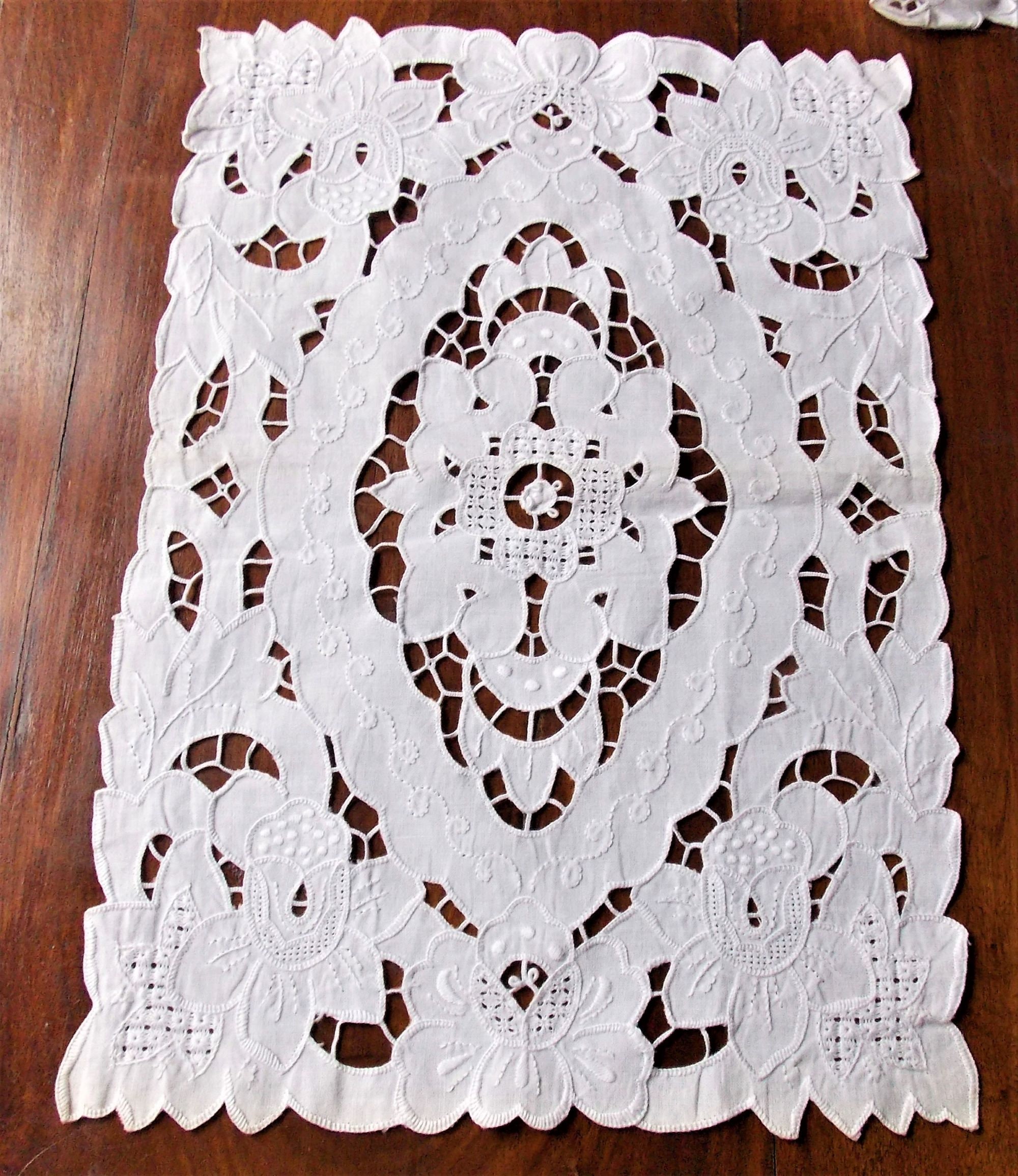 Napperon Brodé Main sur Lin Broderie Richelieu Royal Blanc Rectangulaire 28cmx40 Philae