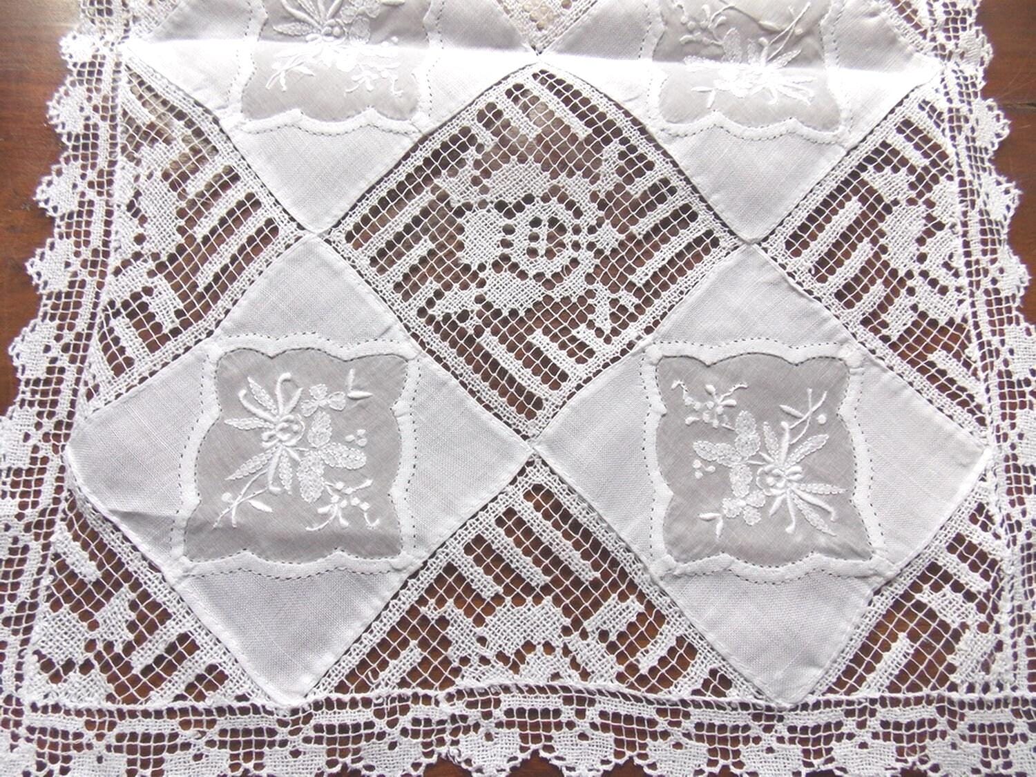 Napperon Rectangulaire Brodé Main – Lin Filet Et Point D'ombre – Blanc 30x43cm