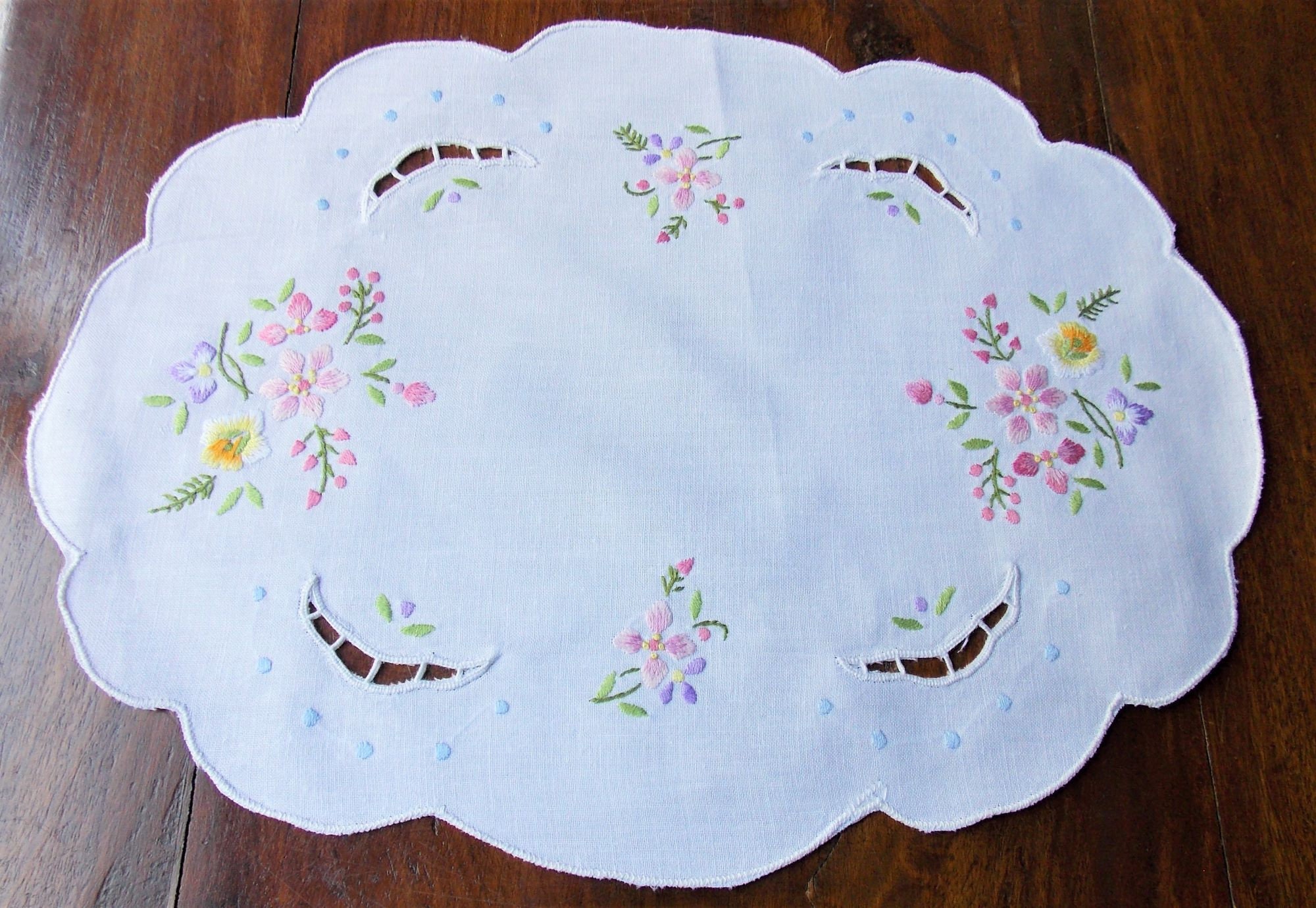 Napperon Brode Main Broderie Fleurs Naïves Paquerettes Ovale 23x33