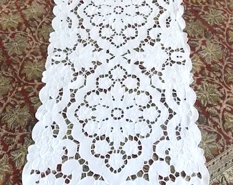 Hand-embroidered rectangular Richelieu table runner on linen, 35x70 cm, EUTERPE