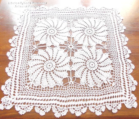 Napperons Ronds Au Crochet - Création Sylvette Raisonnier - Artisanat Français