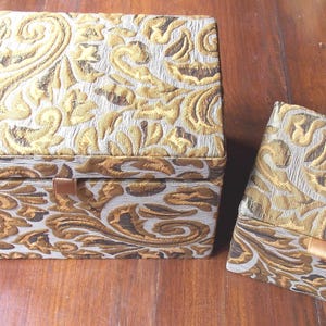 DOOS en gevoerde sieradendoos in MORDORE BROCADE 2 maten set van 2