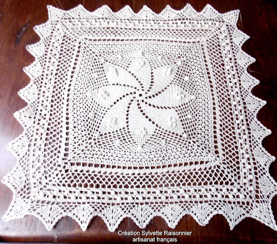 Napperon Crocheté Artisanal - Dart Sylvette Raisonnier - Blanc 47cm