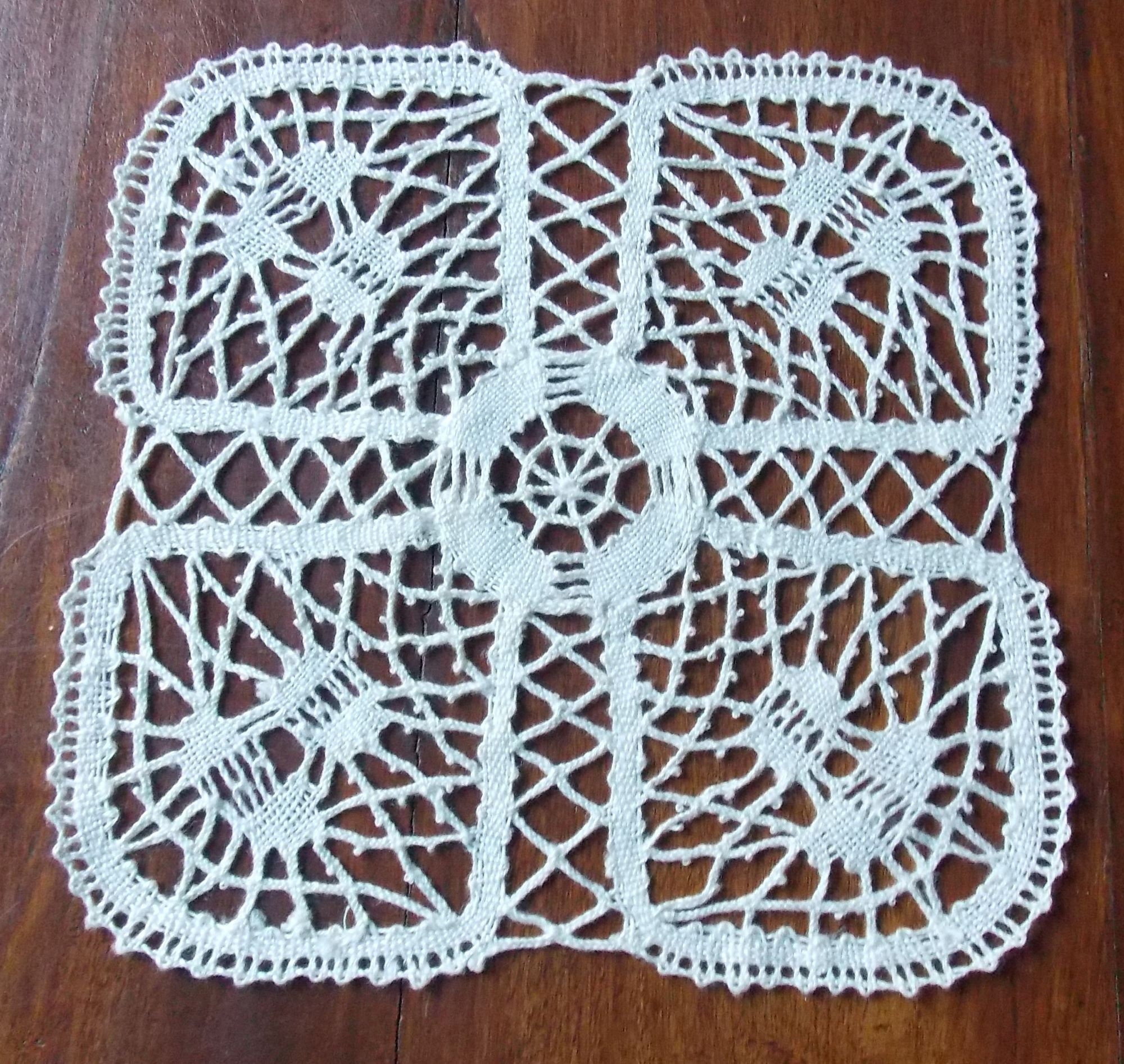 Napperon Brode Main Dentelle Aux Fuseaux Rond de 20 cm Ecru Eventail