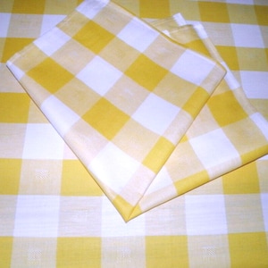 Rectangular tablecloth, 155cm x 305cm, with 12 yellow checkered cotton napkins
