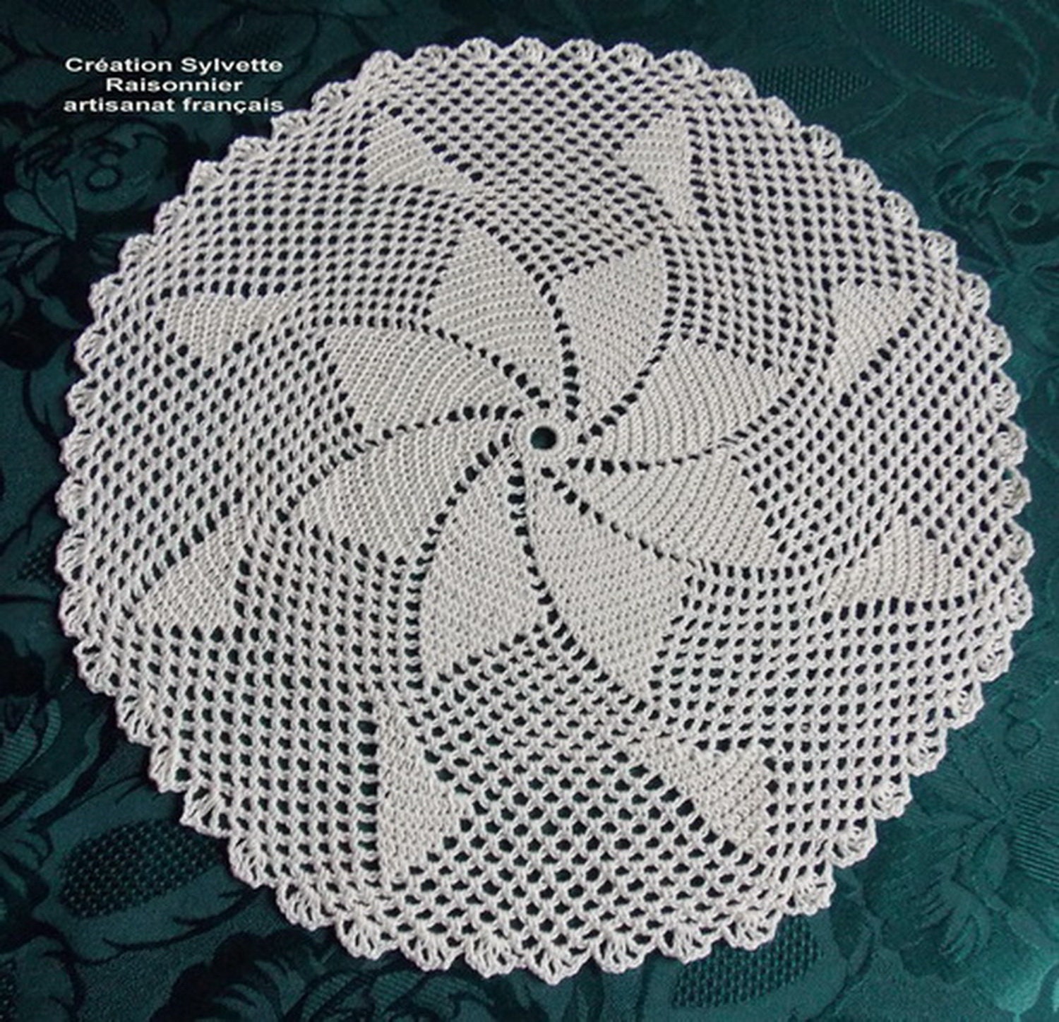Napperon Crochet Main Artisanat Français Création Sylvette Raisonnier Rond Écru 30cm