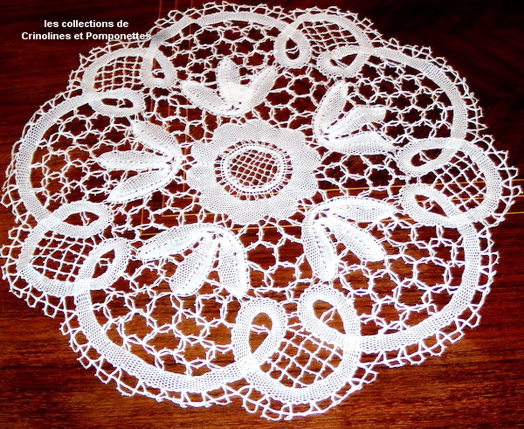 Napperon Ovale Dentelle Aux Fuseaux Blanc – Brodé Main, 35x50cm