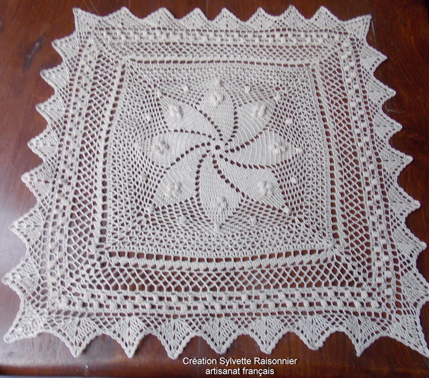Napperon Crochet Main Artisanat Français Blanc Carré Creation Sylvette Raisonnier 50cm de Côté