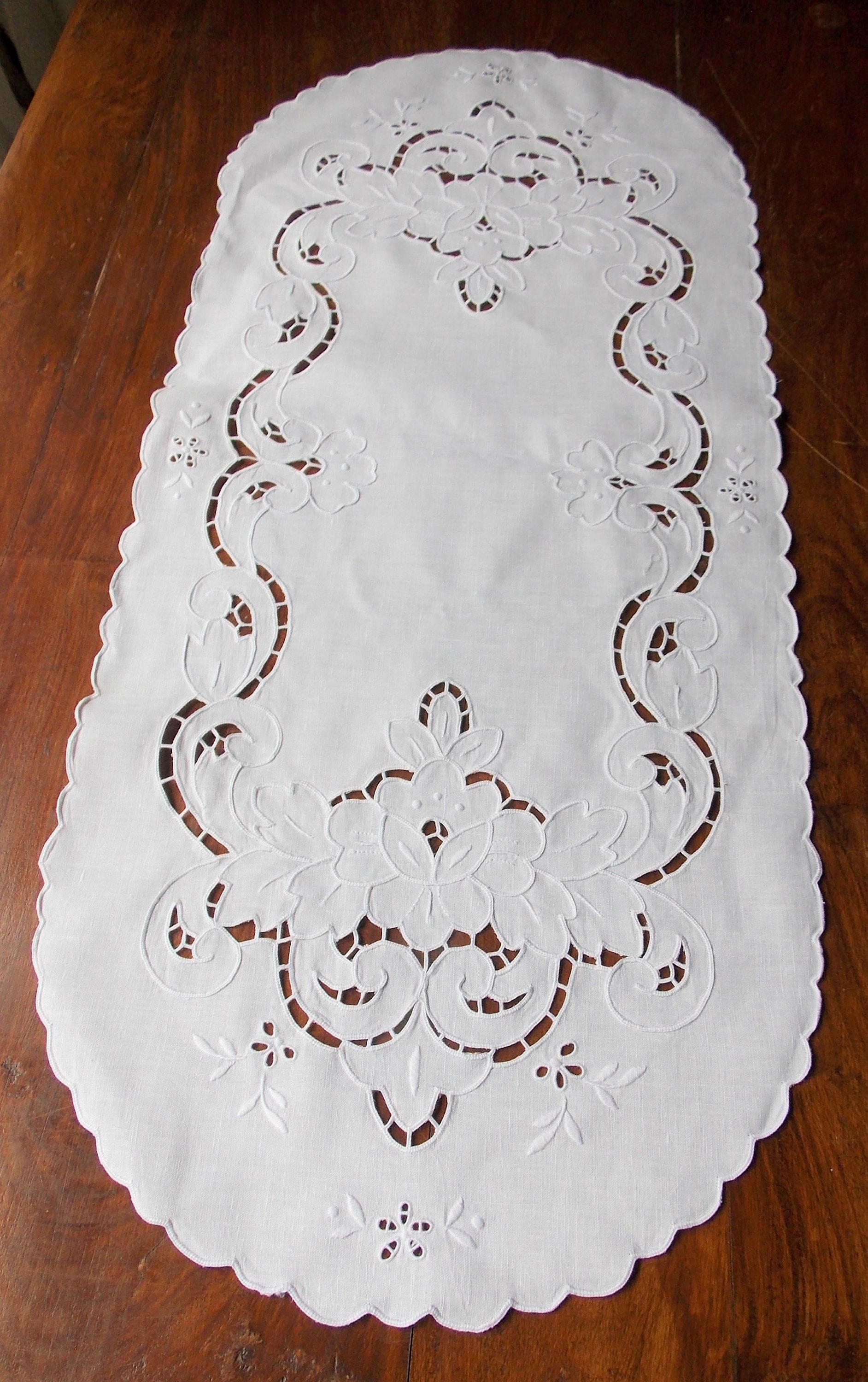 Napperon Chemin de Table Brodemain Broderie Richelieu Blanc Ovale 40x90 Sylvia