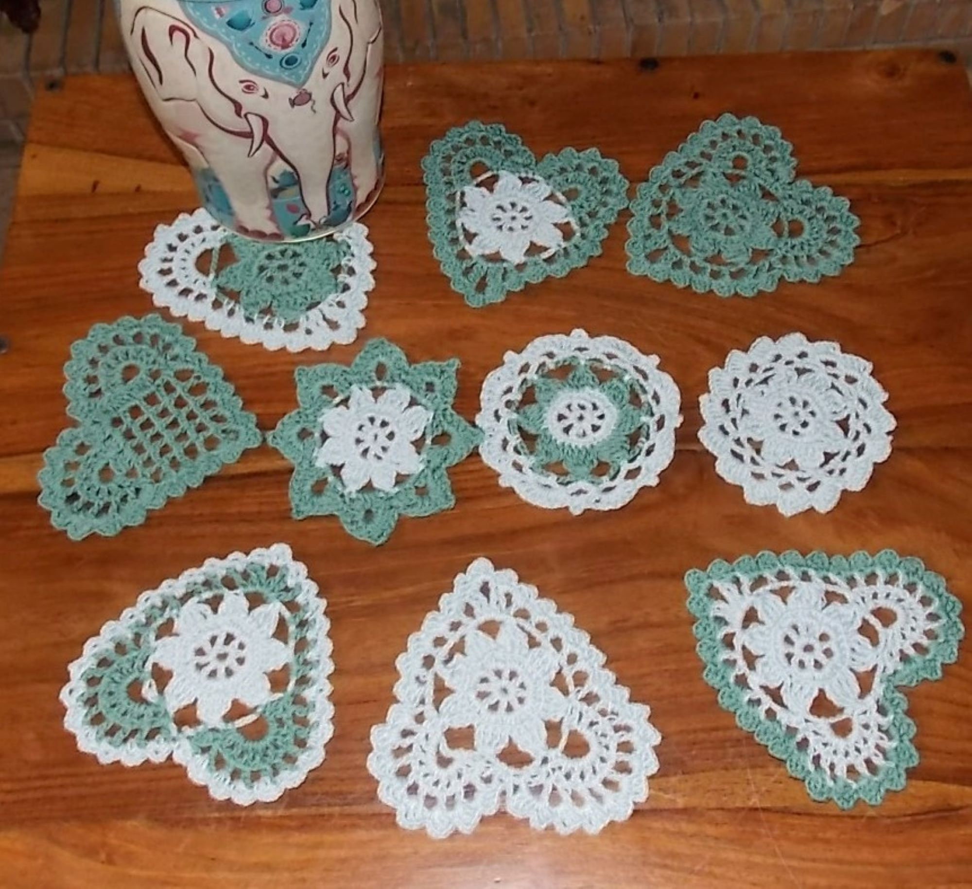 Napperons Dessous de Verre Crochet Main Artisanat Français Création Sylvette Raisonnier 10 Coeurs Ve