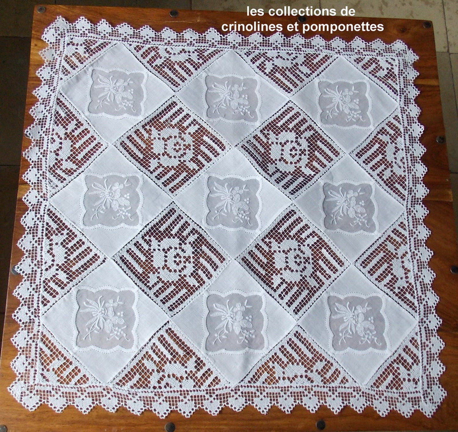 Napperon Brode Main sur Lin Filet et Point d'ombre Blanc Carré de 44cm Rebecca