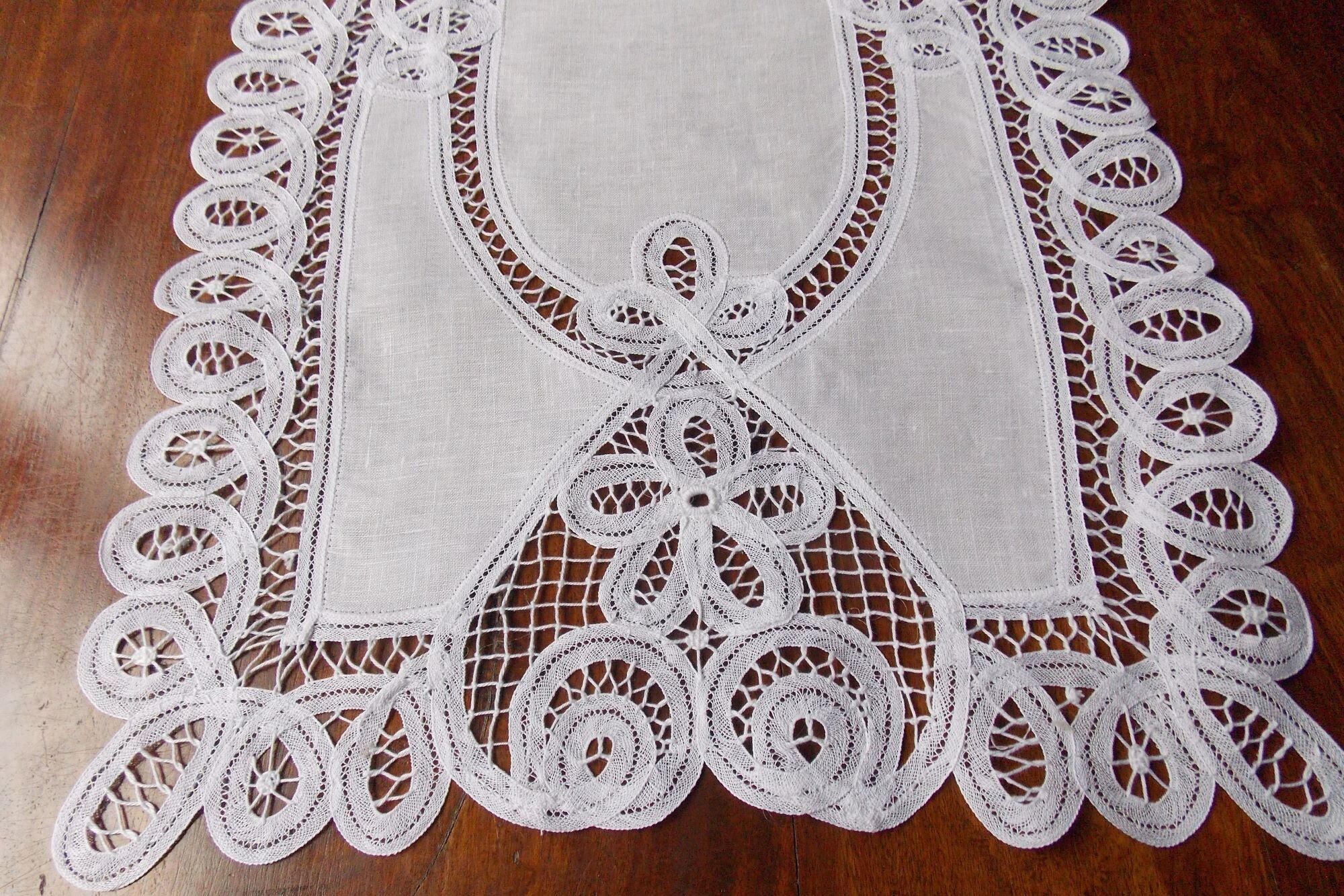 Napperon Dentelle Renaissance Brodé Main sur Lin Rectangulaire 40x60