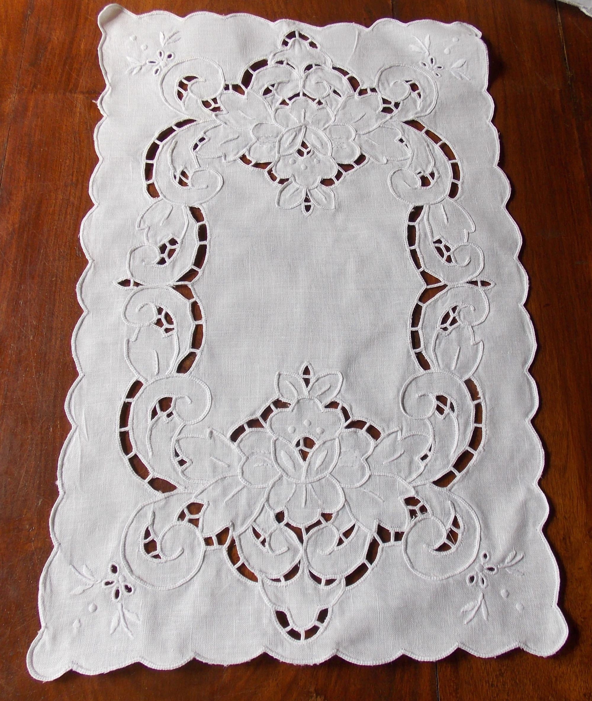 Napperon Brode Main Richelieu Blanc Rectangulaire 26x41 Martine