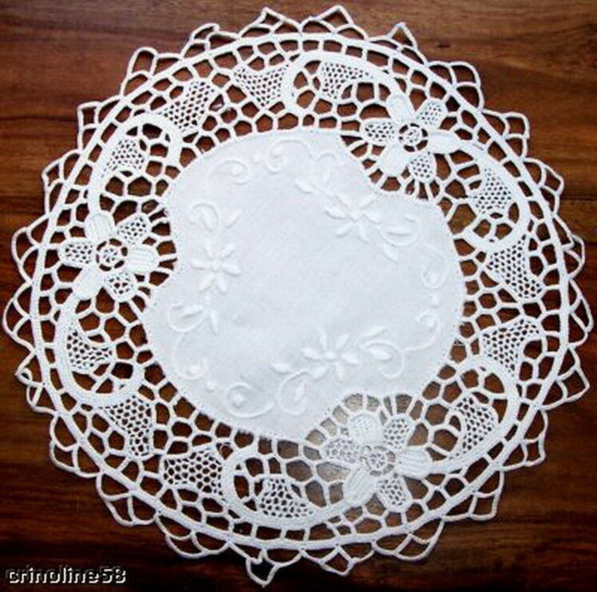 Napperon Brodé Main à L'aiguille Jours de Venise Blanc Aristee Rond 24cm