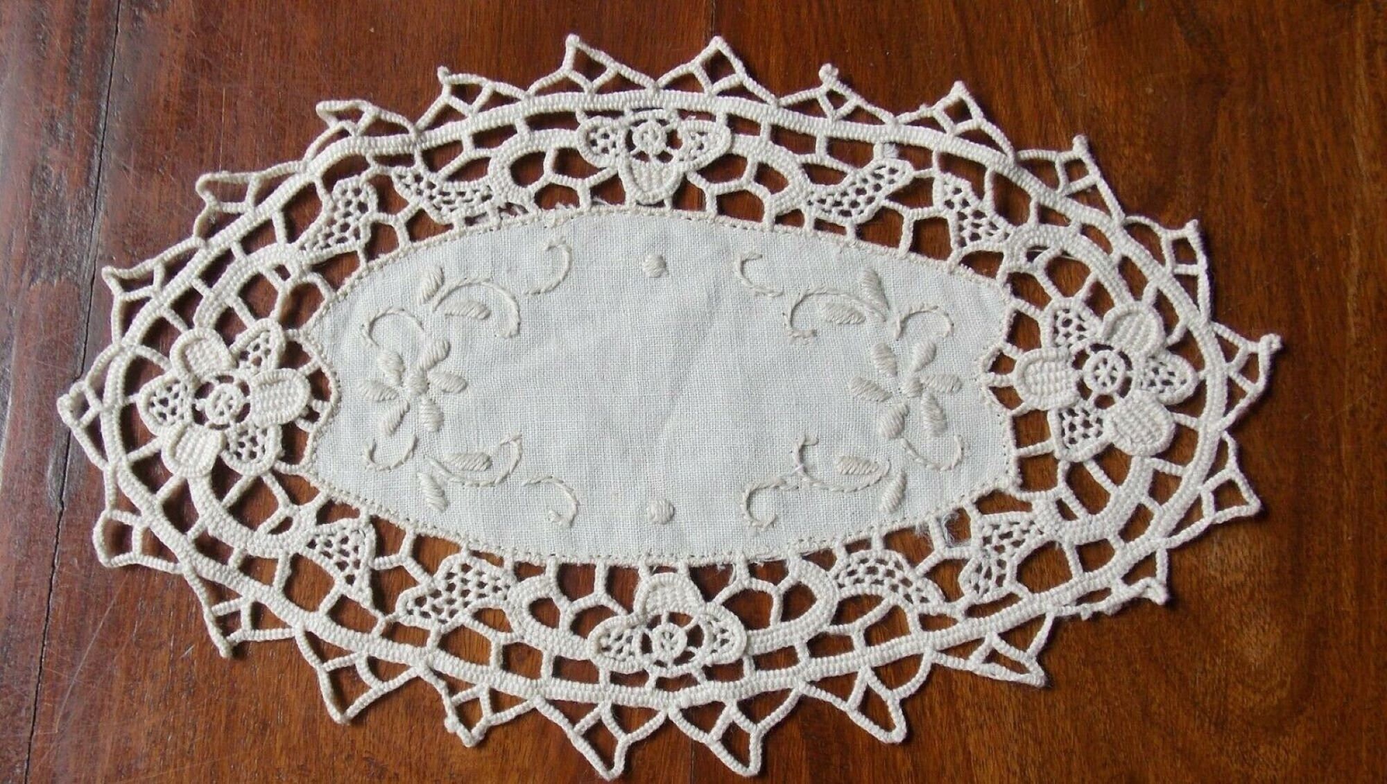 Napperon Brodé Main à L'aiguille Jours de Venise Ovale Ecru 23x24 Aristee