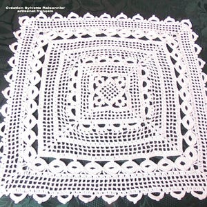 Hand-crocheted doily, French craftsmanship, Sylvette Raisonnier design, white square, 35