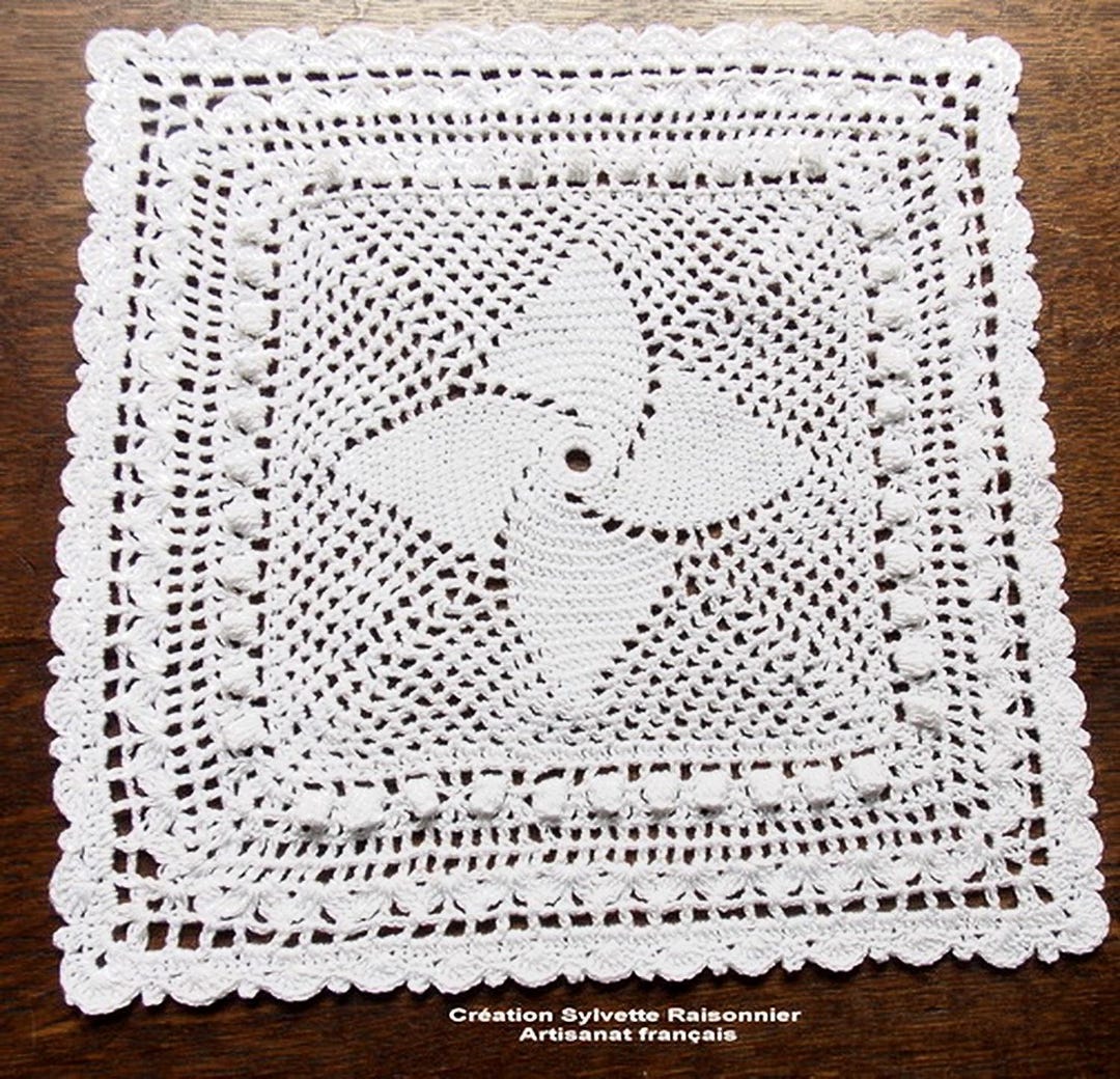 NAPPERONS CROCHET MAIN artisanat français création sylvette