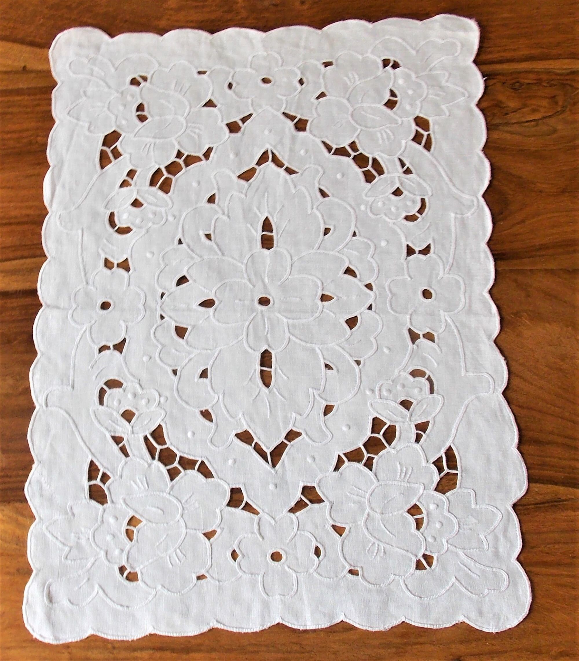 Napperon Brode Main Richelieu Blanc Rectangulaire 29x40 Minos sur Lin