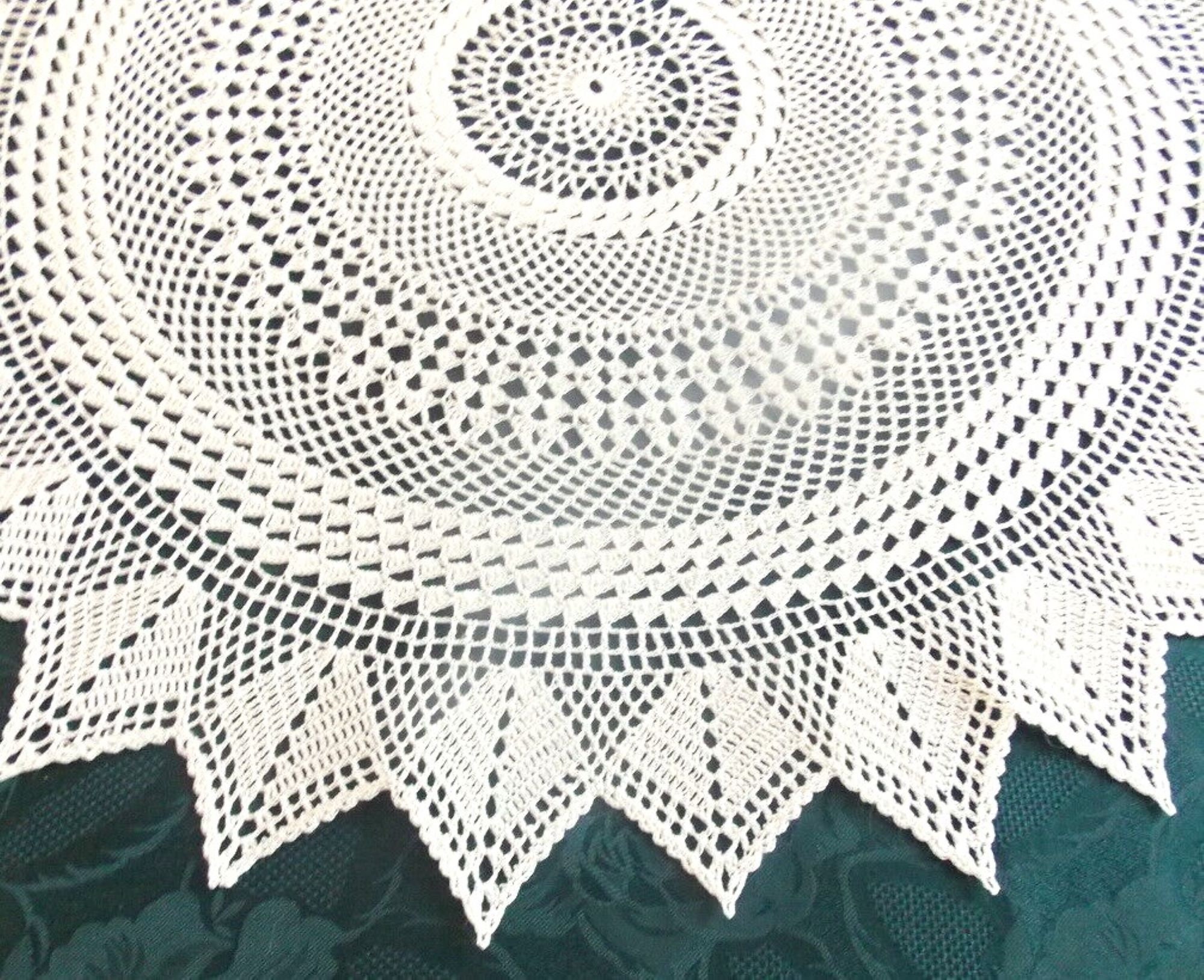 NAPPE CROCHET main surnappe centre de table ecrue ronde 80 cm artisanat FRANCAIS création Sylvette Raisonnier - France