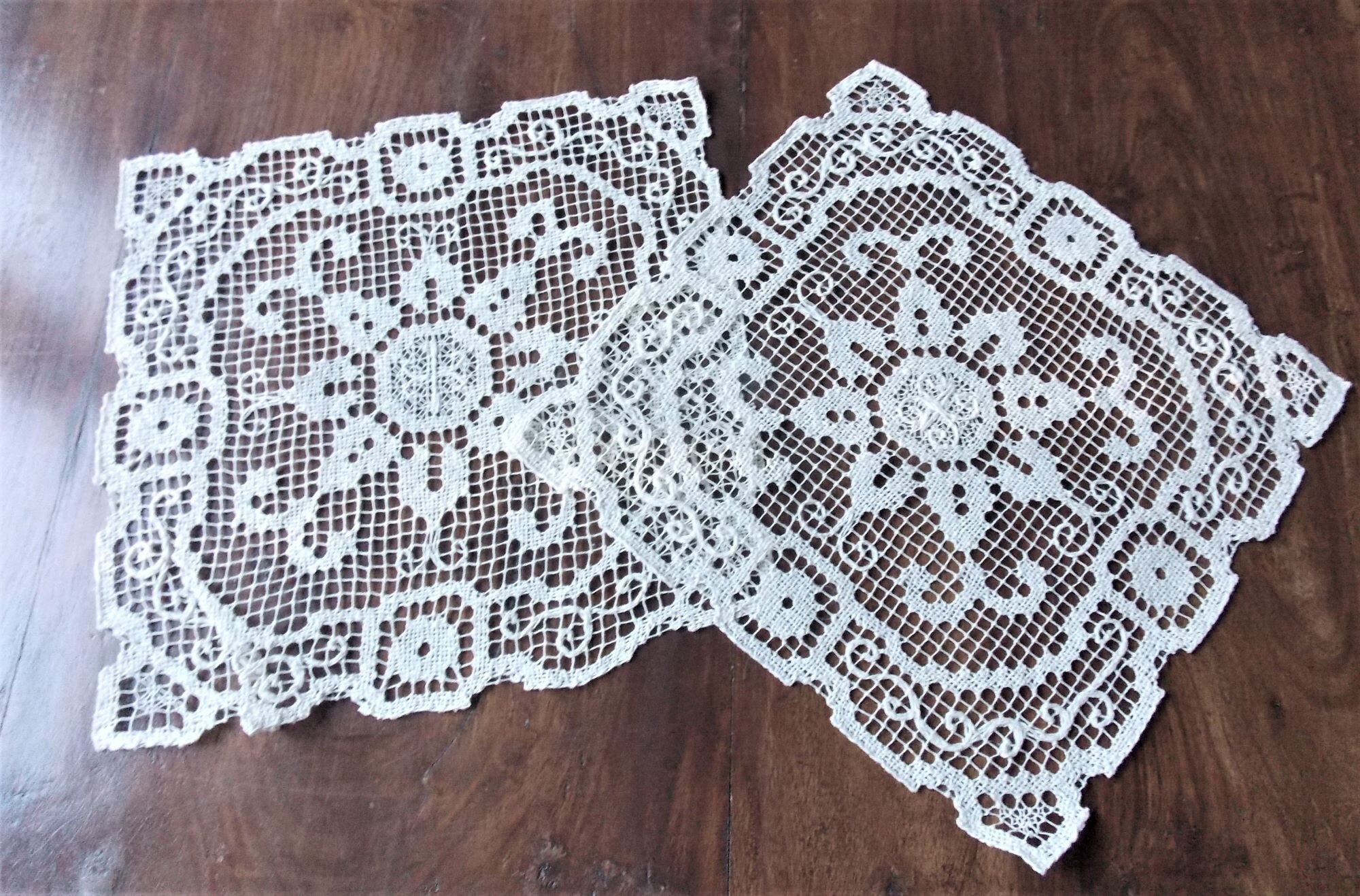 Napperons Brodes Main sur Filet Carré Écru de 23 Lot 2