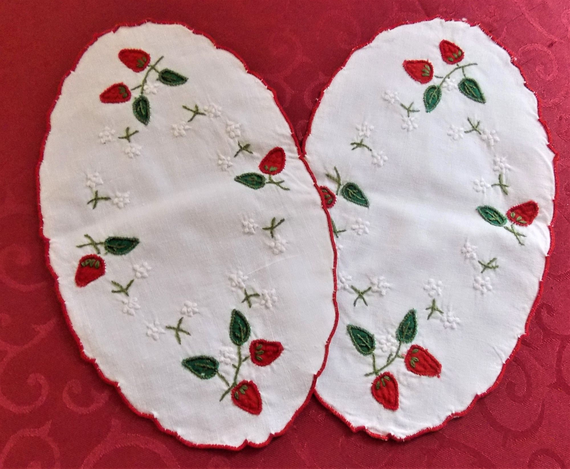 Napperons Brodés Main Les Fraises Lot de 2 15cmx25 Ovales Super Prix