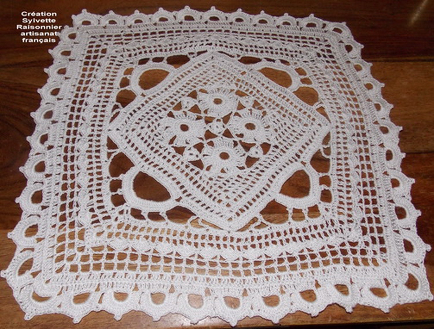 Napperon Crochet Main Artisanat Français Création Sylvette Raisonnier Carré Blanc de 30cm
