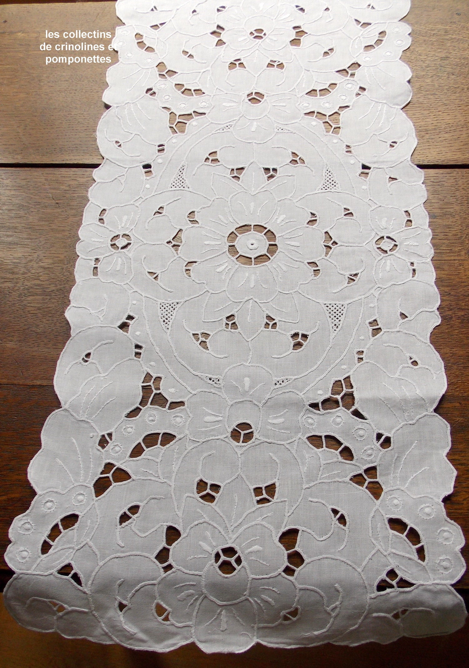 Napperon Brode Main Broderie Richelieu Blanc Glaieul Chemin de Table 32x70cm