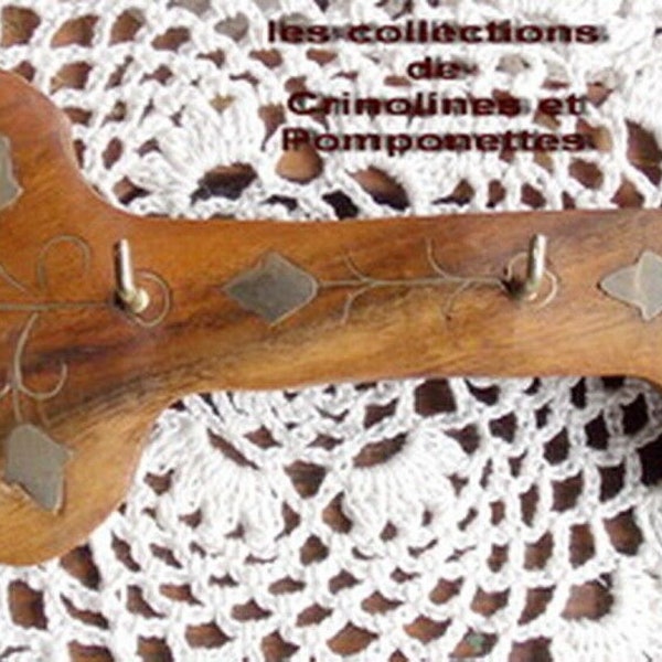 ACCROCHE TORCHONS artisanal en bois sculpte inscrustations de laiton