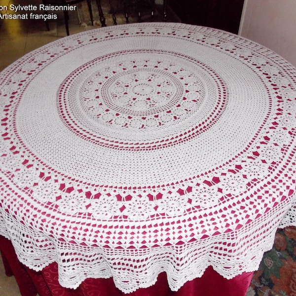 NAPPE  CROCHET MAIN  blanche  1.5 m de diamètre création Sylvette Raisonnier Artisanat Français sur commande