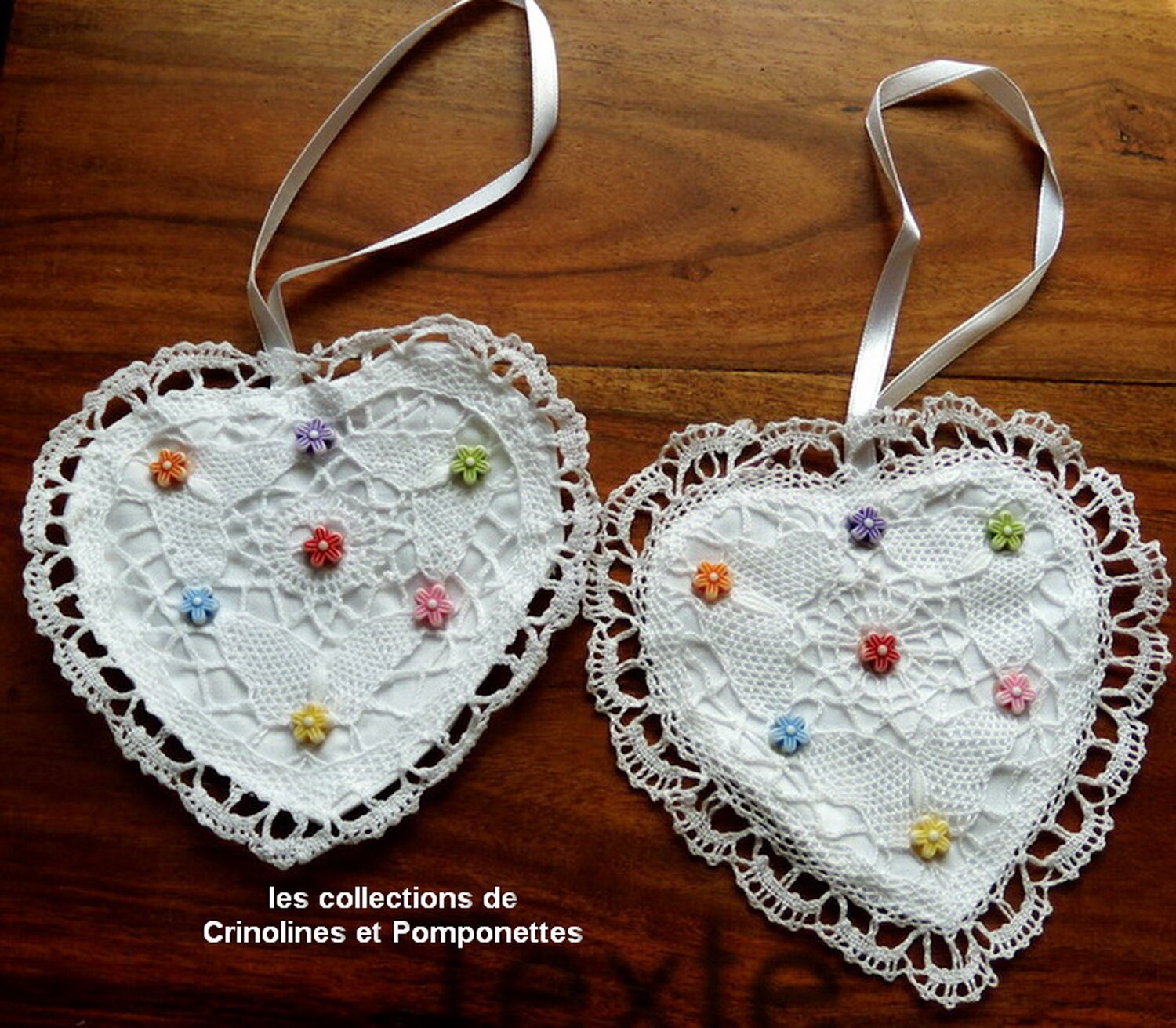 Coussinet Brode Main à Suspendre Broderie Aux Fuseaux Point de Cluny Lot 2 Coeurs Blancs Garnir