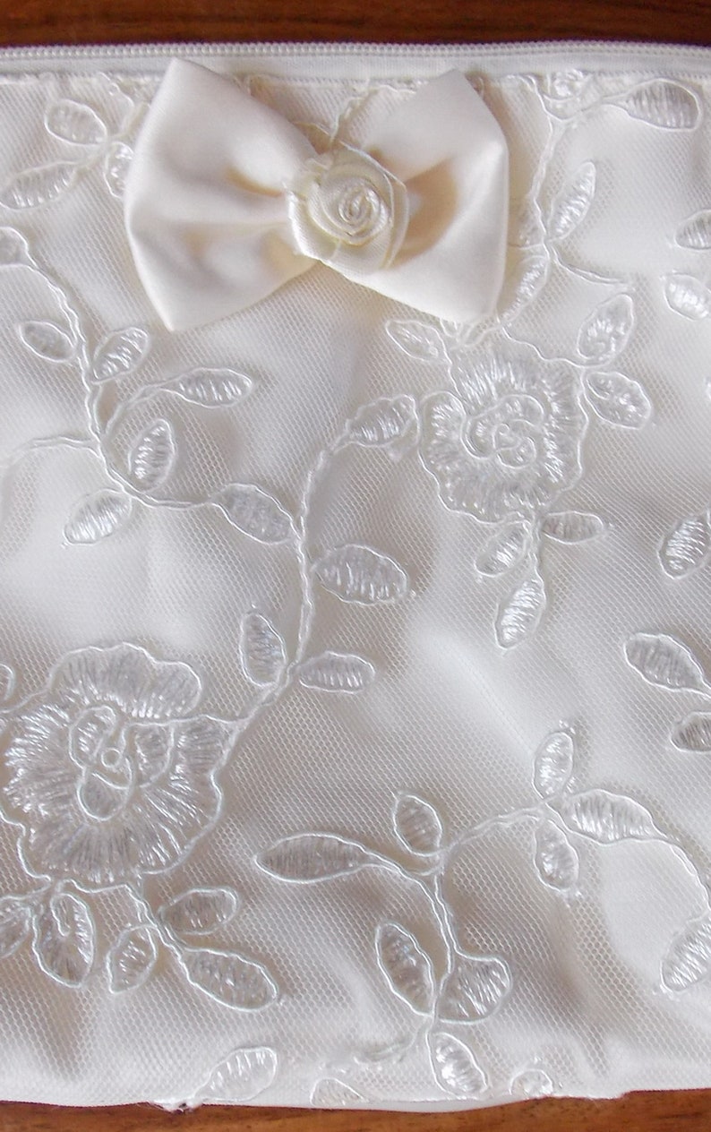 BRODEE POCHETTE on white TULLE heist