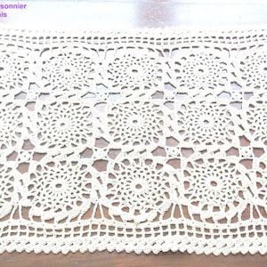 Hand-crocheted doily, French craftsmanship, Sylvette design, rectangular, 35x50 cm, ecru