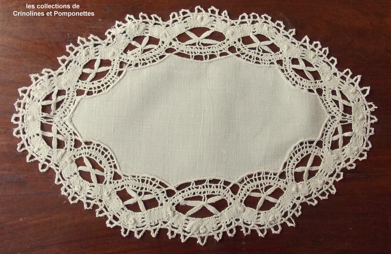 Napperon Brode Main Dentelle Aux Fuseaux Point d'esprit sur Lin Ovale Ecru 20x30