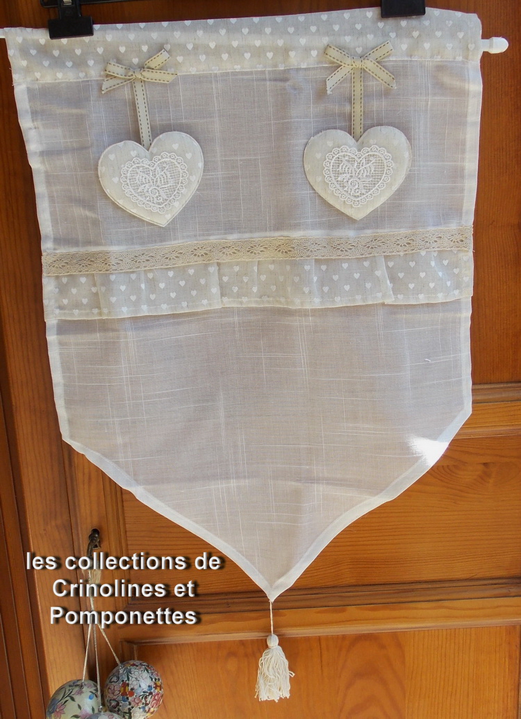 Rideau Brise Bise Brodé sur Voile de Polyester Ecru Coeurs en Relief 60x90