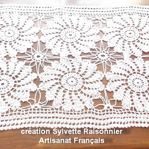 Hand-crocheted doily, French craftsmanship, Sylvette creation. Rectangular white doily, 32x48 cm sides, fine yarn, made to order.