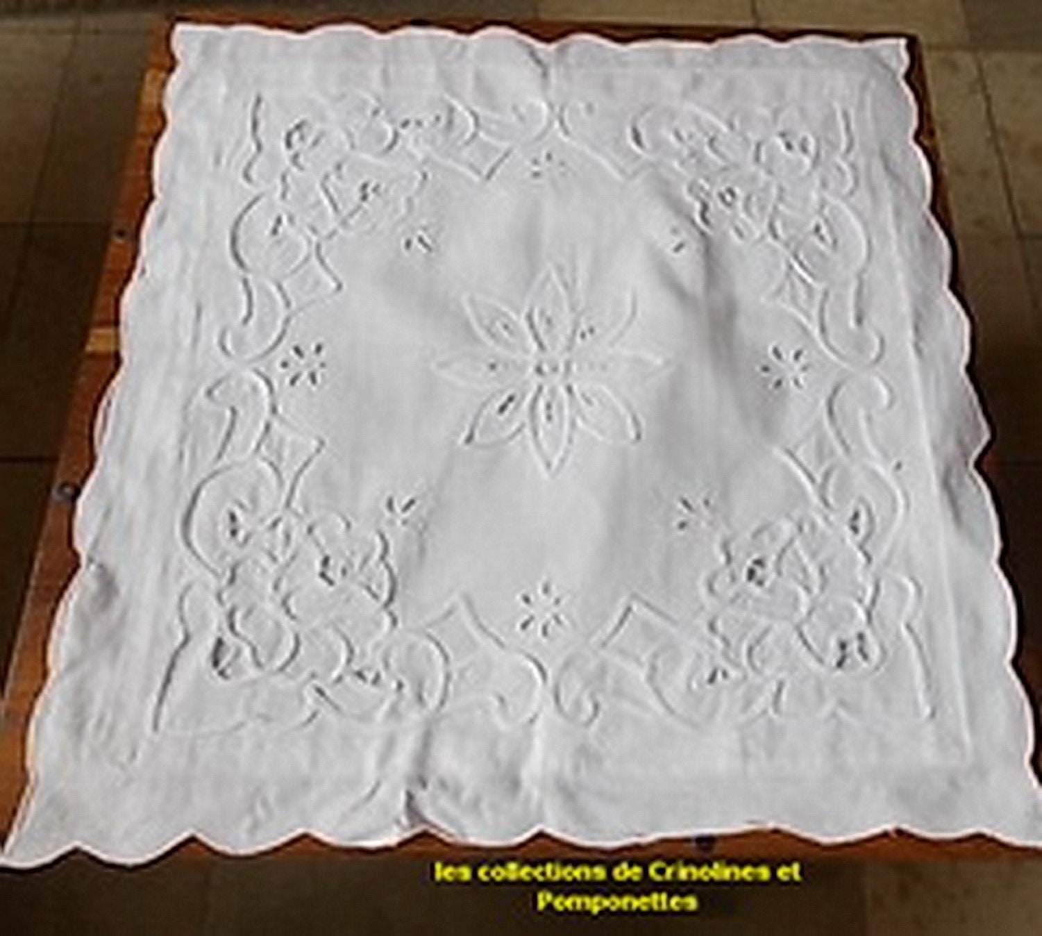 Housse de Coussin Brodee Main Broderie Richelieu à Lacets 40cm Blanc