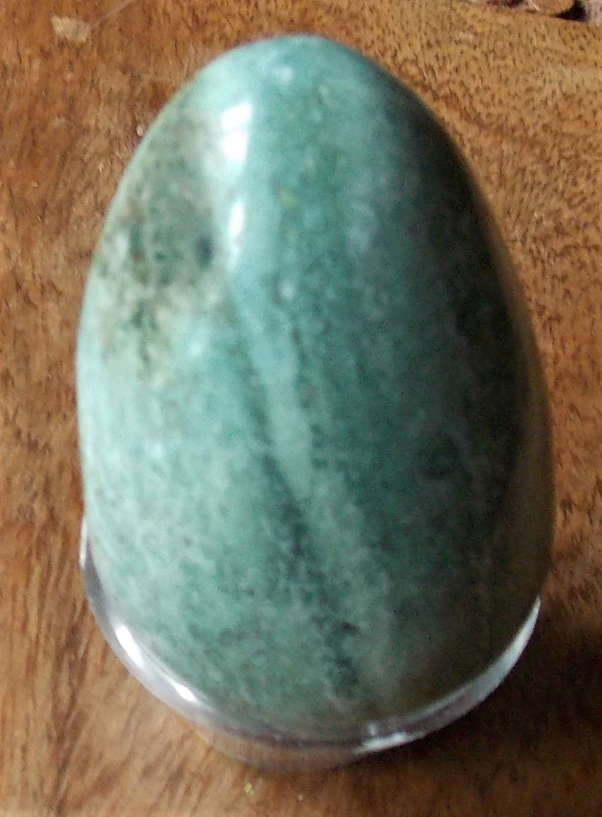 Oeuf de Collection en Pierre Fine Semi-Précieuse Jaspe Vert Graphite Des Indes