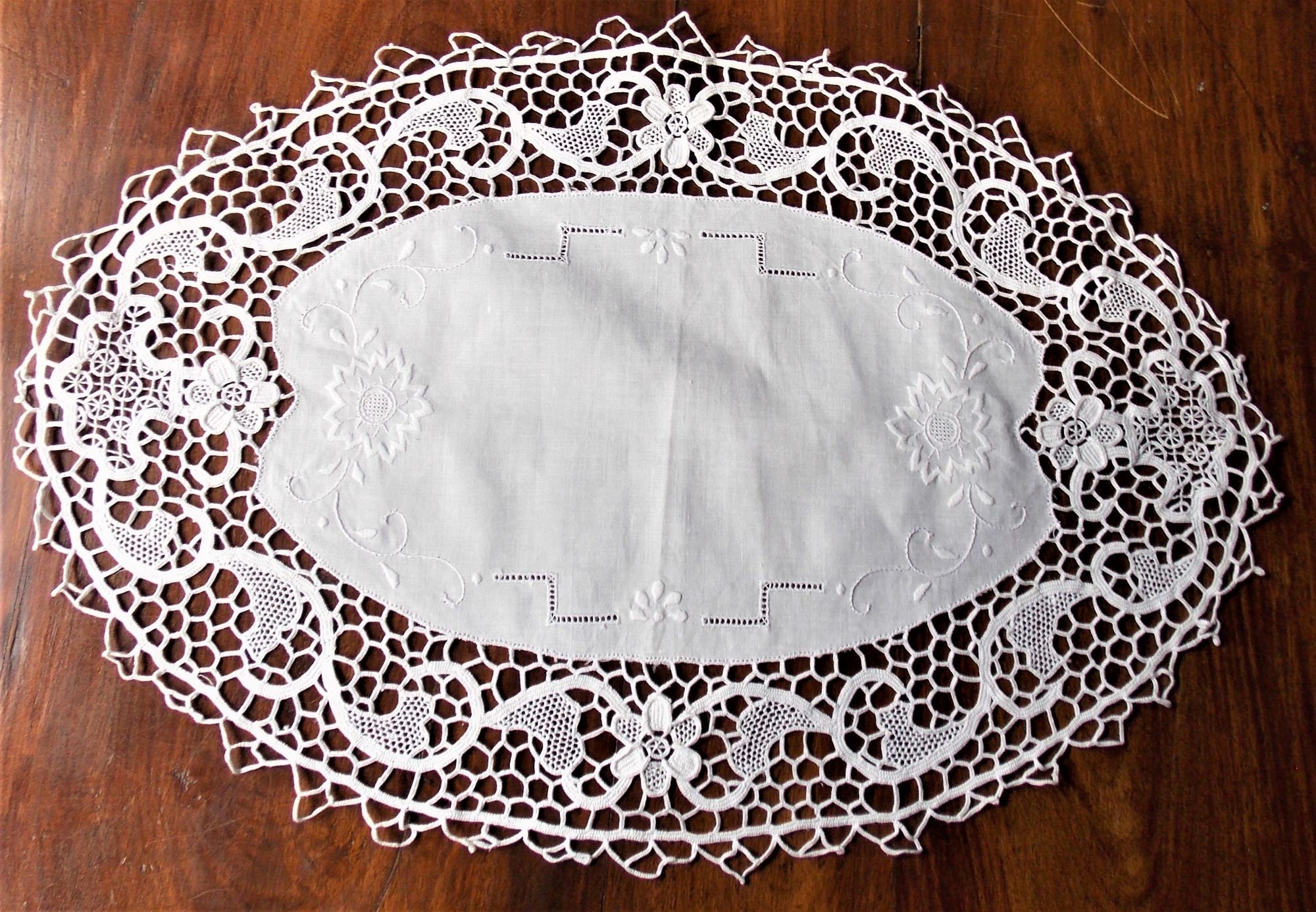 Napperon Brodé Main à L'aiguille Jours de Venise Ovale Blanc 38cmx55cm Aristee